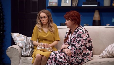 Однажды в России: Жена уговаривает девушку заняться сексом с её мужем